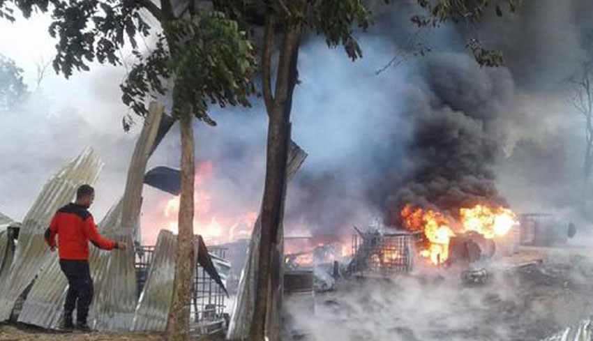 Gudang Penyimpanan BBM Meledak di Palembang, Beberapa Bangunan Hangus