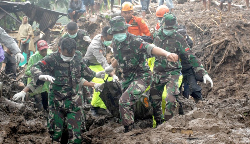 www.nusabali.com-korban-tewas-banjir-sulsel-capai-30-orang