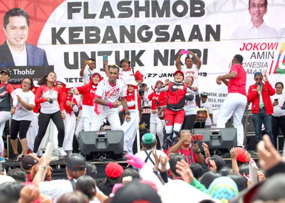 Nusabali.com - relawan-jokowi-gelar-flashmob-kebangsaan-di-solo
