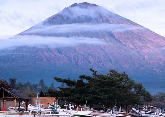 Nusabali.com - erupsi-gunung-agung-kembali-usik-wisman