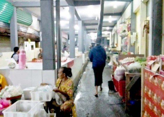 Nusabali.com - pedagang-pasar-kediri-tempati-los-baru