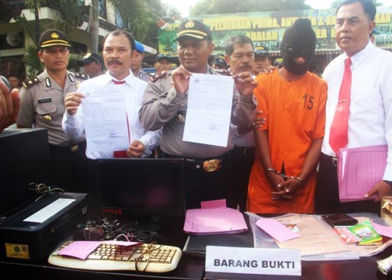 Nusabali.com - jadi-pembuat-sk-kontrak-bodong-jokowi-ditangkap-polisi