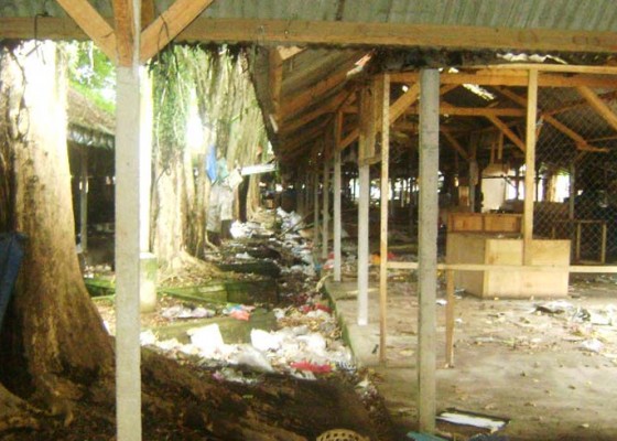 Nusabali.com - pedagang-direlokasi-los-penampungan-dipenuhi-sampah