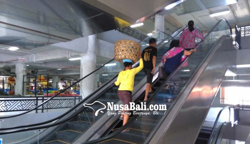 www.nusabali.com-pedagang-pertanyakan-lift-dan-eskalator
