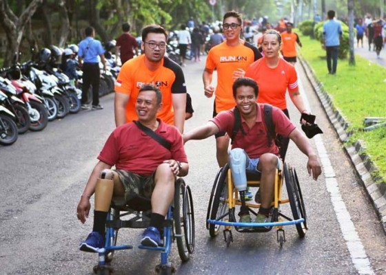 Nusabali.com - penyandang-disabilitas-ikut-lari-tuntaskan-polio