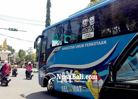 Nusabali.com - penumpang-dan-sopir-bus-sekolah-diasuransikan