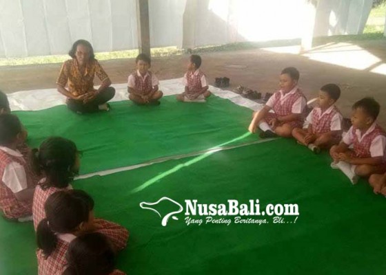 Nusabali.com - tk-kumara-guaji-belajar-di-balai-desa
