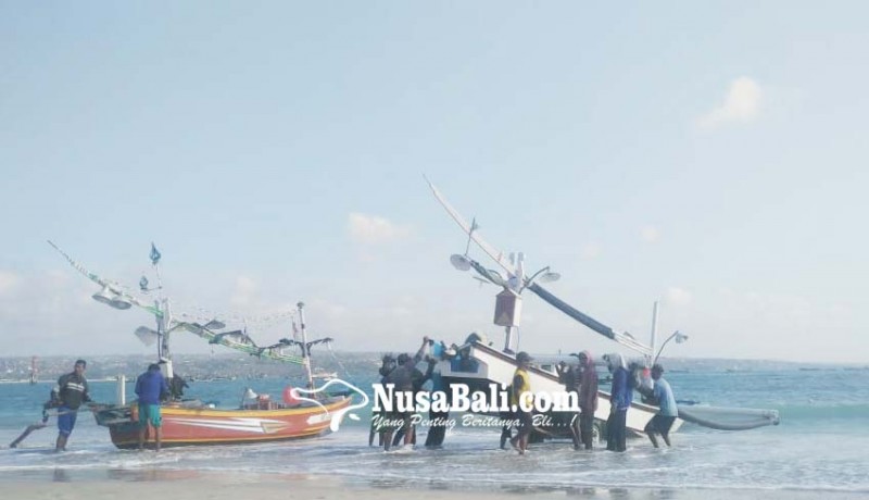 www.nusabali.com-cuaca-belum-normal-nelayan-kedonganan-nekat-melaut