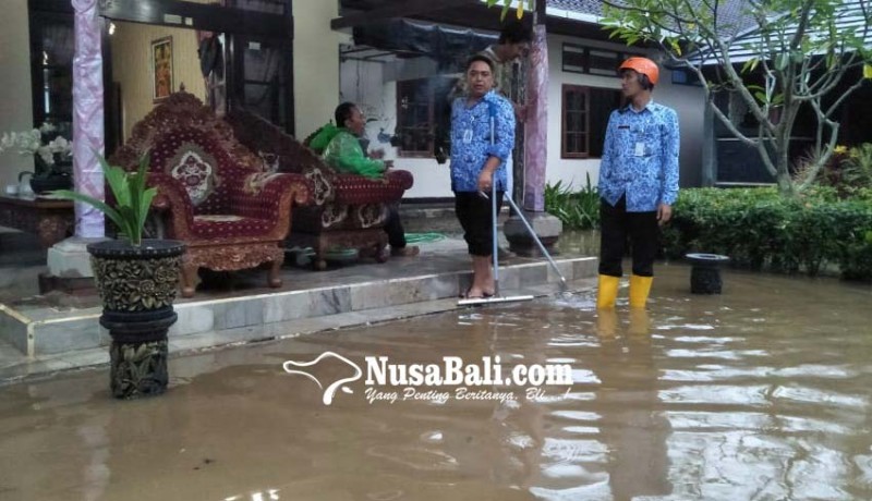 www.nusabali.com-rumah-jabatan-bupati-bangli-diterjang-banjir