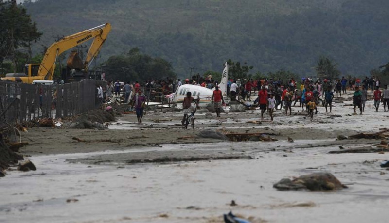 www.nusabali.com-korban-tewas-banjir-di-sentani-tembus-80-orang
