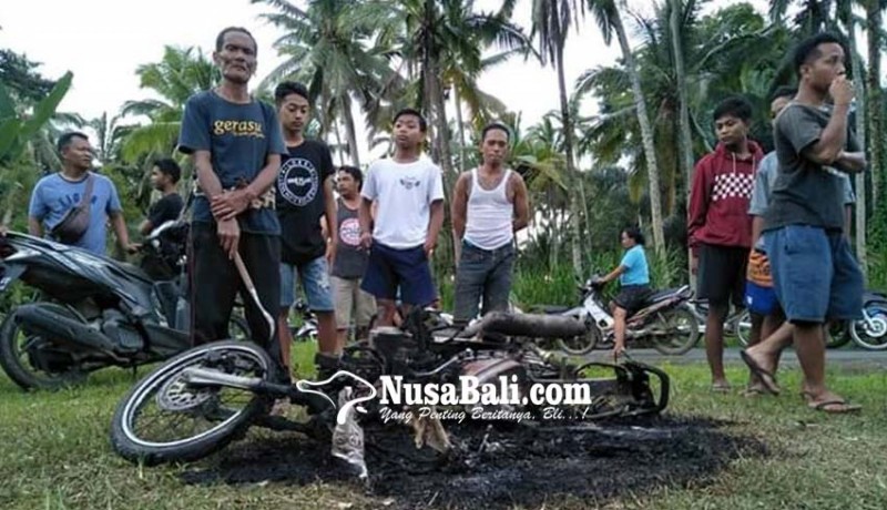 www.nusabali.com-kabur-setelah-aksinya-kepergok-motor-milik-pelaku-dibakar-massa