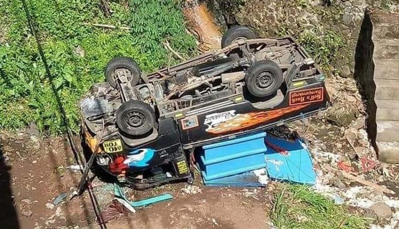 www.nusabali.com-sopir-penumpang-selamat-dari-maut-dalam-kondisi-terluka