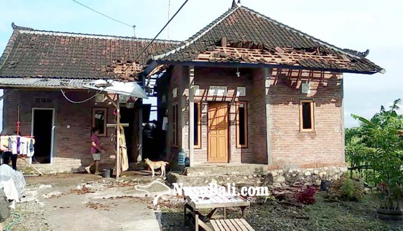 www.nusabali.com-atap-sekolah-dan-rumah-rusak