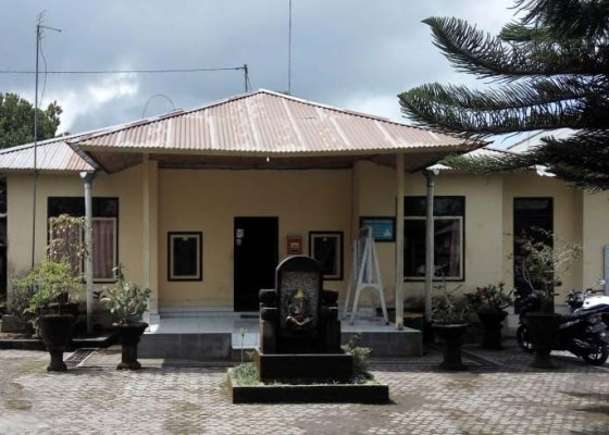 Nusabali.com - sekardadi-tunda-renovasi-kantor-desa