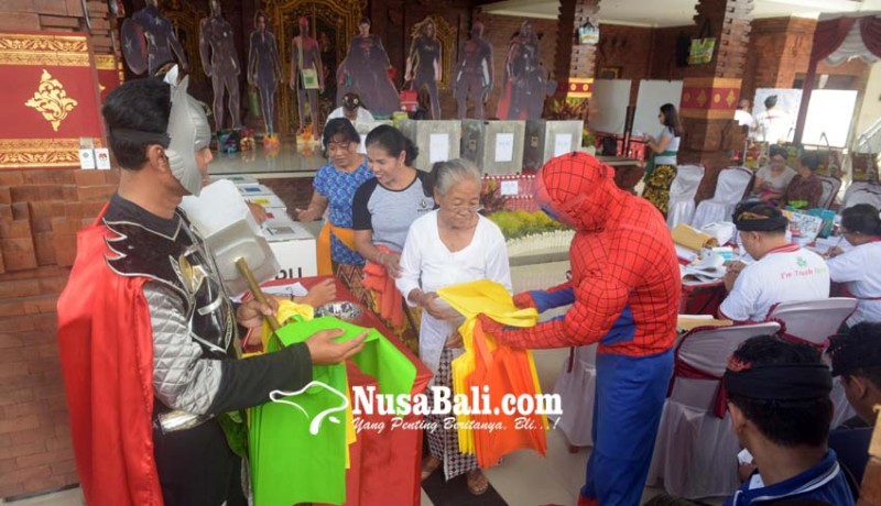 www.nusabali.com-pemilih-dapat-tas-belanja-ramah-lingkungan-setelah-mencoblos