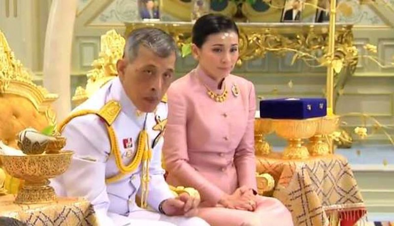 www.nusabali.com-raja-thailand-nikahi-mantan-pramugari