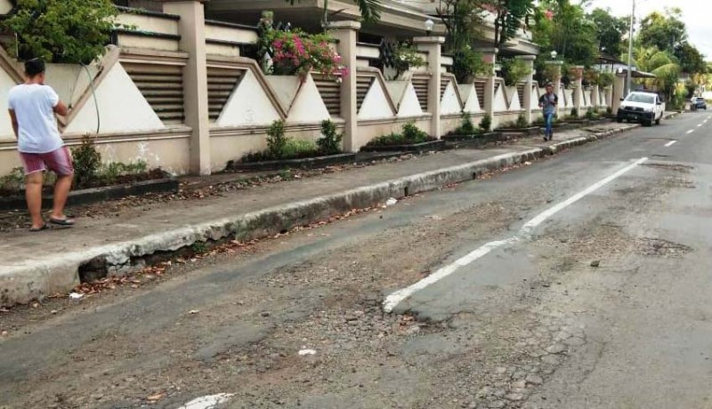 NUSABALI com Kerap Dilalui Truk  Besar  Jalan Supratman 