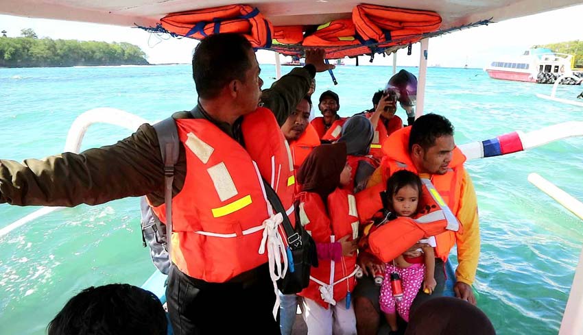 www.nusabali.com-kapal-kandas-194-penumpang-dievakuasi-dalam-kondisi-selamat