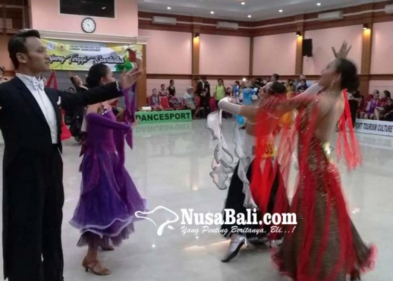 Nusabali.com - porjar-dansa-perebutkan-30-emas