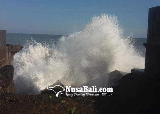 Nusabali.com - gelombang-tinggi-pelabuhan-kusamba-tutup