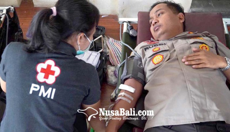 www.nusabali.com-kapolresta-dan-puluhan-personil-donor-darah