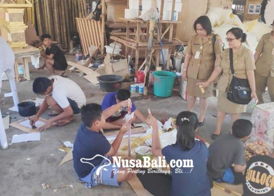 Nusabali.com - anak-putus-sekolah-dilatih-keterampilan-kerja