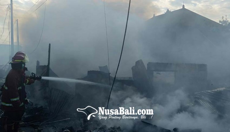 www.nusabali.com-gudang-rongsokan-terbakar