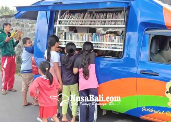 Nusabali.com - dinas-perpustakaan-operasikan-delapan-mobil-pintar