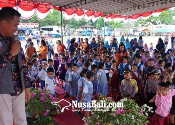Nusabali.com - kpk-edukasi-anak-tk-dengan-dongeng
