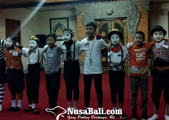 Nusabali.com - hari-pertama-fls2n-gianyar-juara-lomba-pantomim