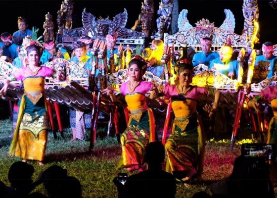 Nusabali.com - opening-festival-tepi-sawah-dari-dendangan-jawa-hingga-fusion-kontemporer