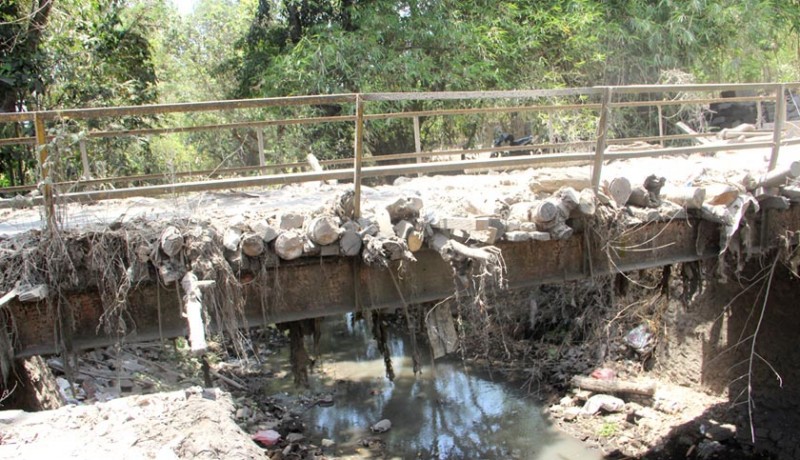 www.nusabali.com-jembatan-kelating-tibubiu-berbahaya