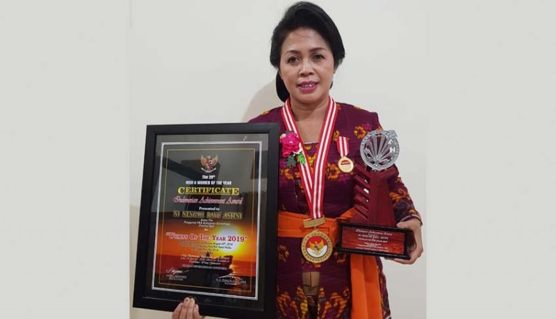 www.nusabali.com-ny-ayu-suwirta-raih-penghargaan-woman-of-the-year-2019