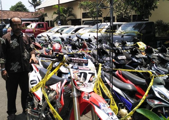Nusabali.com - polisi-amankan-62-kendaraan-bodong