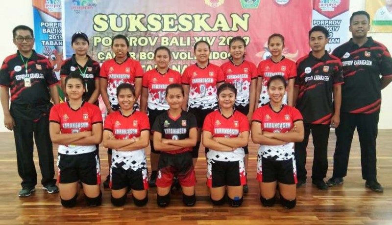 www.nusabali.com-tim-voli-putri-karangasem-lawan-denpasar-di-semifinal
