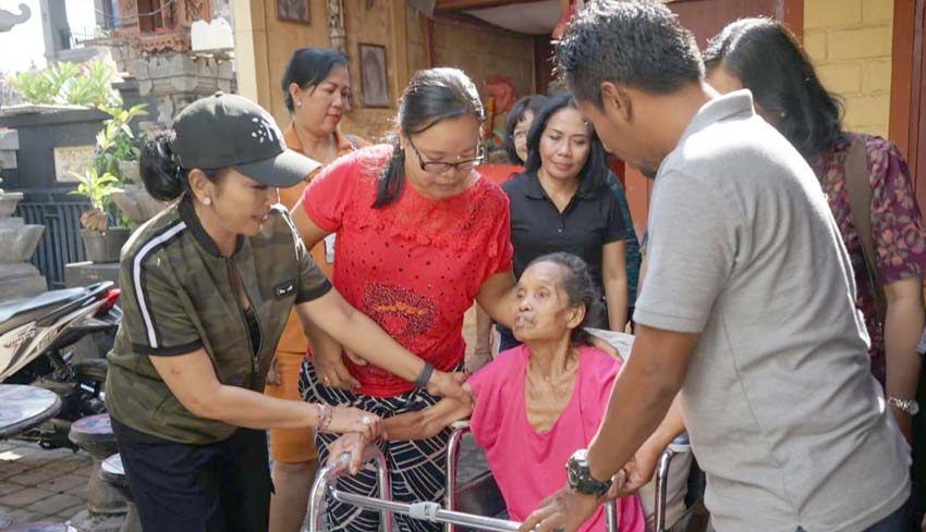 NUSABALI com Kursi  Roda  untuk  Penyandang Disabilitas 