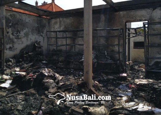 Nusabali.com - toko-plastik-dan-kantor-cargo-ludes-terbakar