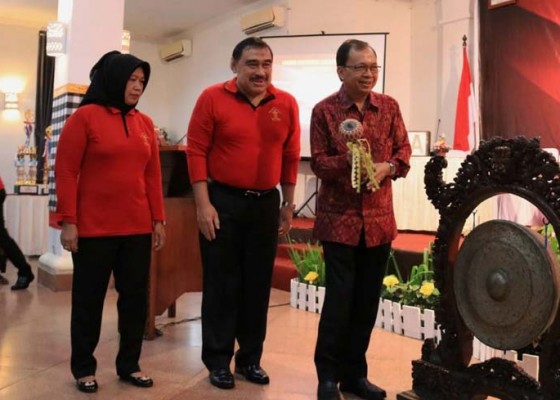 Nusabali.com - gubernur-koster-apresiasi-lomba-kadarkum-2019
