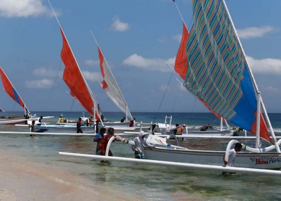 Nusabali.com - lomba-perahu-layar-meriahkan-npf-v-2019