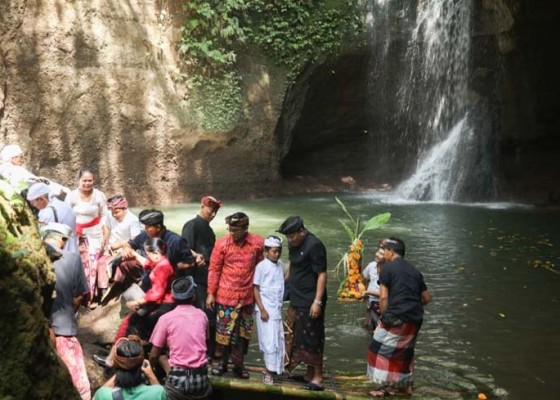 Nusabali.com - bupati-mahayastra-resmikan-suwat-waterfall