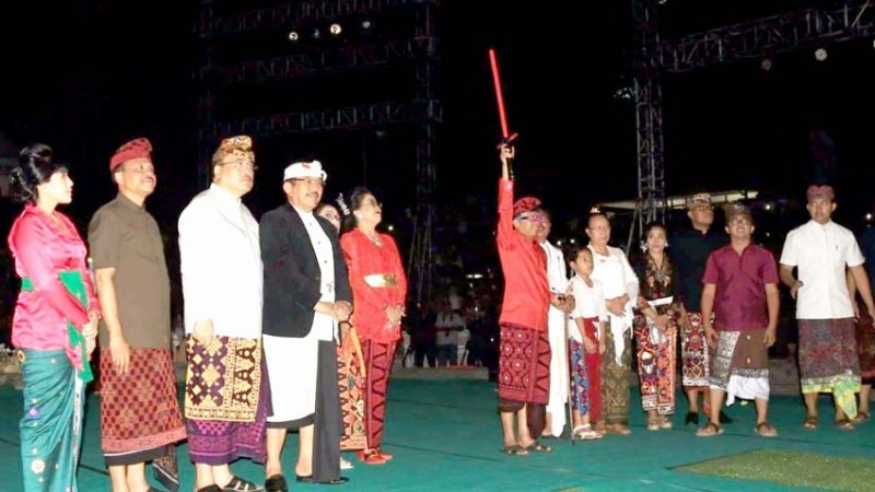 www.nusabali.com-gubernur-dorong-gairah-berkesenian-kaum-milenial