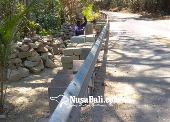 Nusabali.com - penambang-batu-padas-terus-beraksi