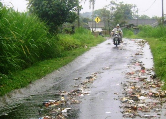 Nusabali.com - hujan-seharian-warga-diminta-waspada