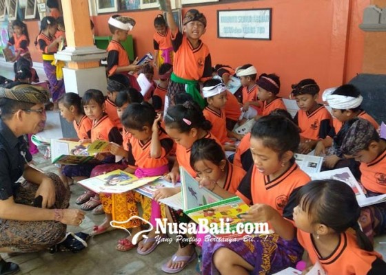 Nusabali.com - siswa-nikmati-program-sehari-belajar-di-luar-kelas