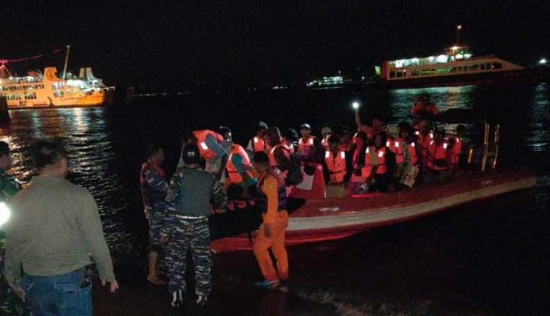 www.nusabali.com-kapal-kandas-49-penumpang-dievakuasi