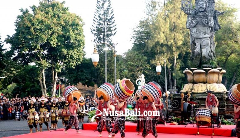 www.nusabali.com-dentuman-drum-jigu-buka-denpasar-festival-xii
