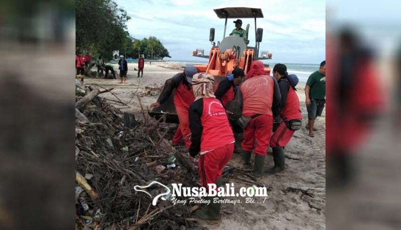 www.nusabali.com-bersihkan-sampah-pantai-kuta-dinas-lhk-diback-up-pupr