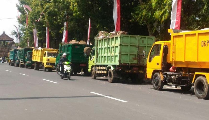 www.nusabali.com-petani-hadang-truk-sampah-tpa