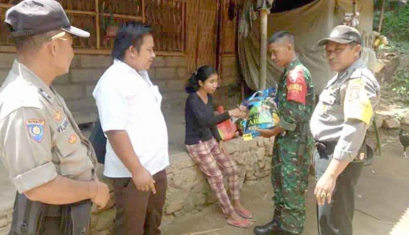 TNI dan Polri Serahkan Bantuan Sembako - NusaBali