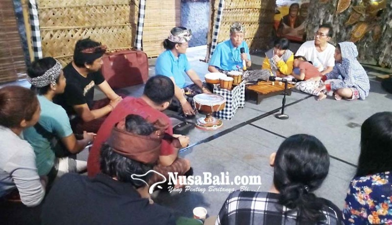 www.nusabali.com-pekak-taro-ajarkan-mebasa-bali-lewat-bermain-tradisional